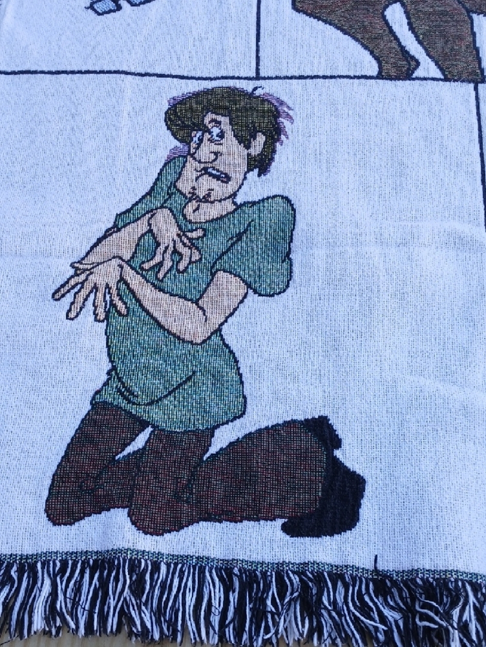 Scooby-Doo Graphic Throw Blanket - Brown & White - Picture 2 of 13